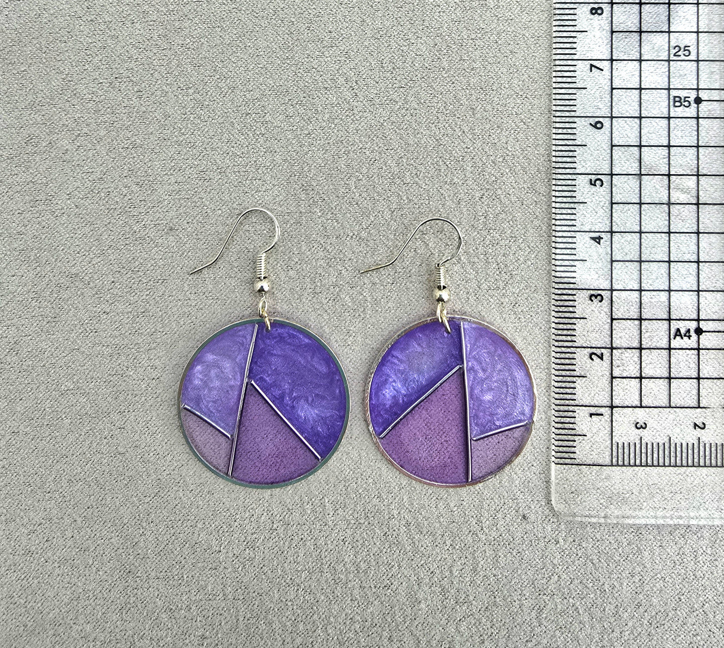 STAINED GLASS CIRCLE earrings.