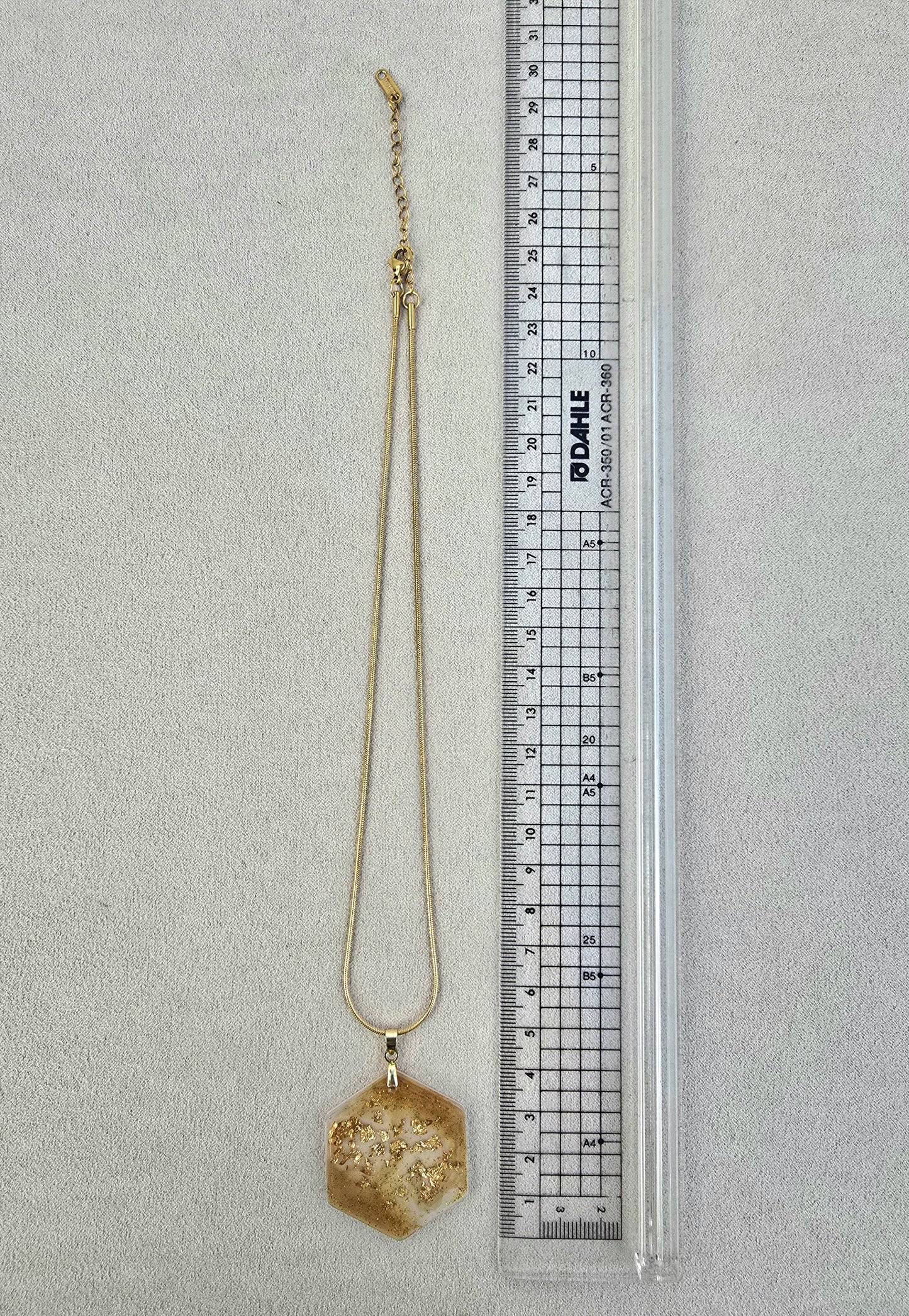 HONEYCOMB GOROMIEL Necklace (live)