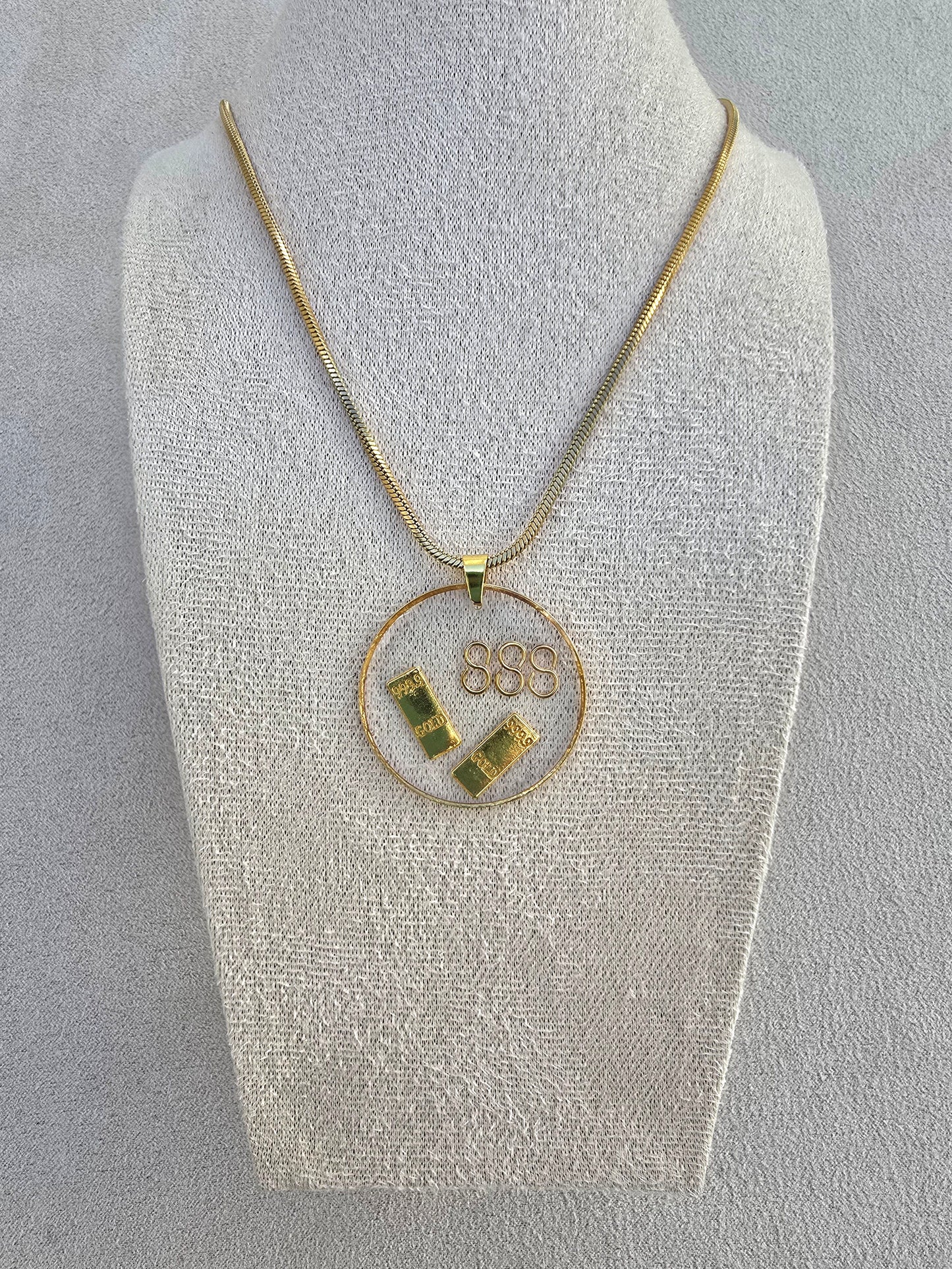 Collar 888