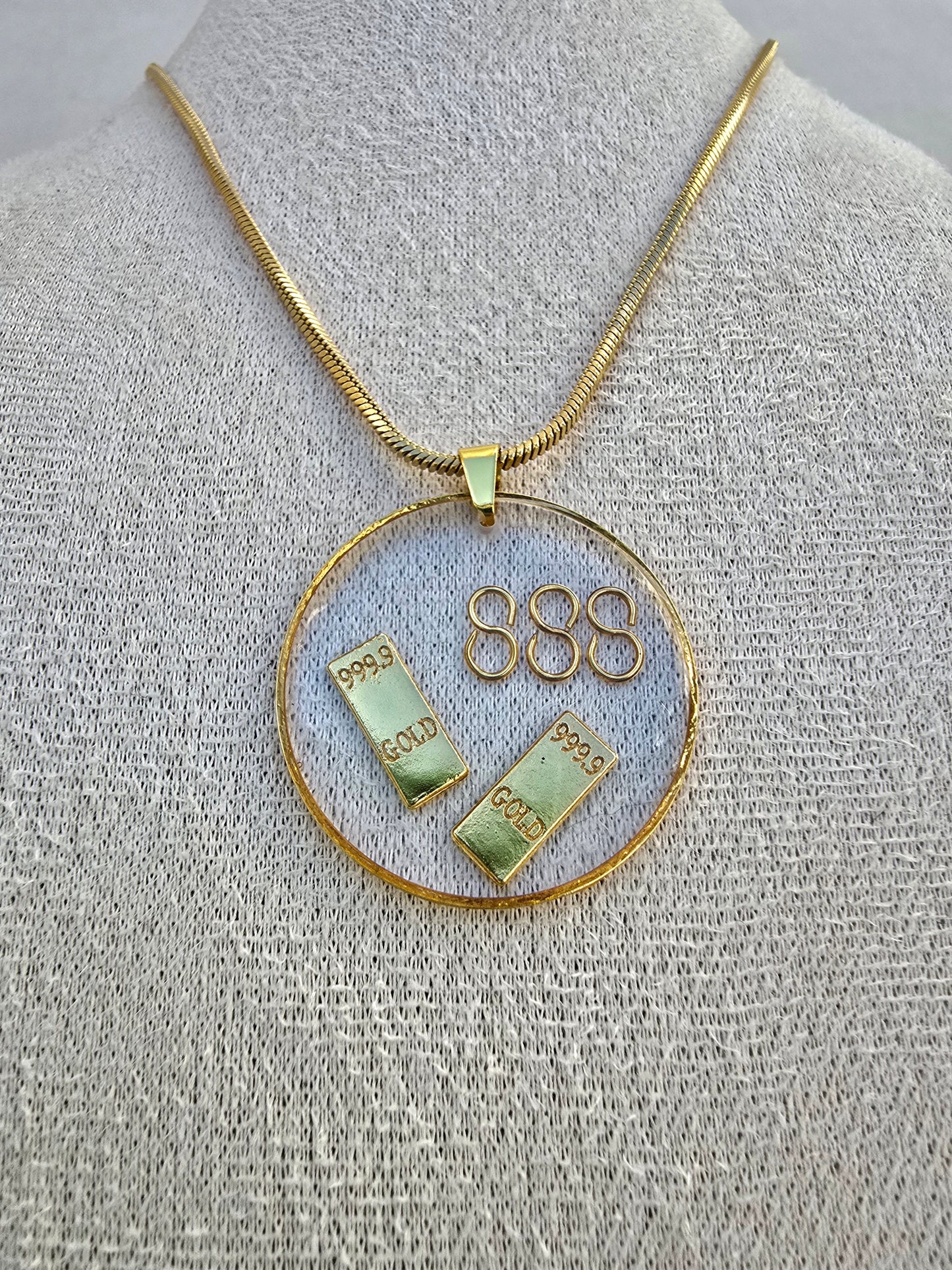 Collar 888