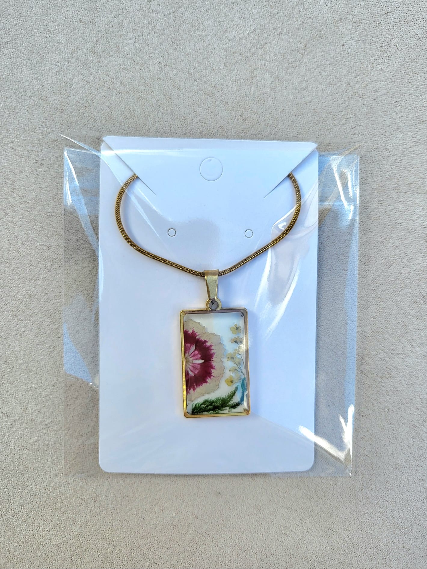 CARNATION GARDEN necklace.