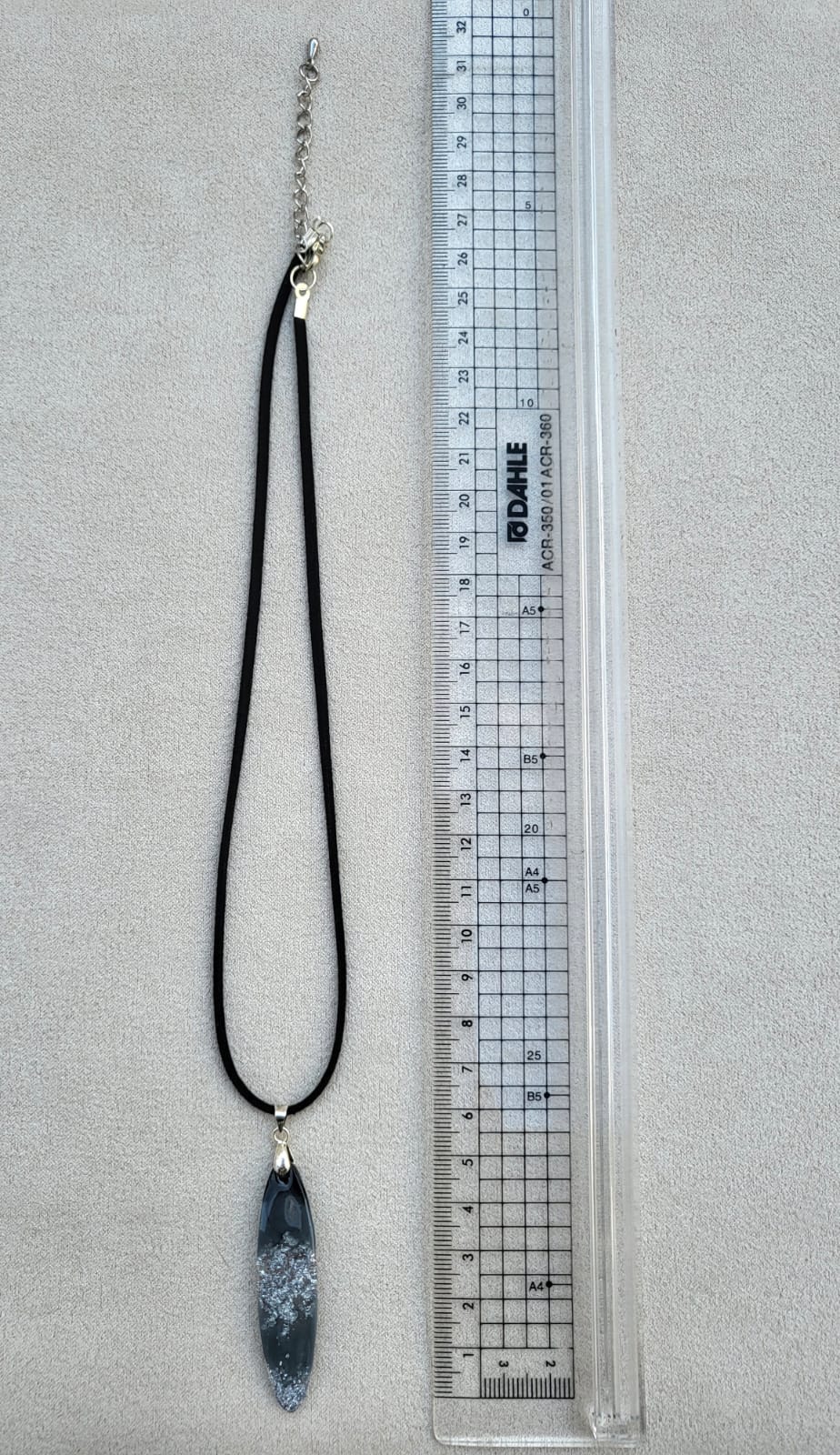 NIGHT SURF necklace.